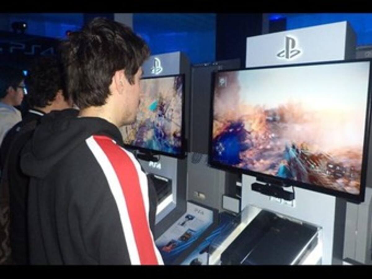 Jóvenes colombianos invierten unas 10.000 horas jugando videojuegos