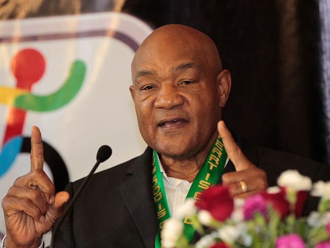 MEX064. BOGOTÁ (COLOMBIA), 21/03/2025.- Fotografía de archivo del 23 de octubre de 2018 del boxeador estadounidense George Foreman, hablando durante una rueda de prensa en Ciudad de México (México). George Foreman, uno de los boxeadores más grandes de la historia, falleció este viernes a los 76 años, informó su familia con un mensaje en redes sociales. EFE/ Mario Guzmán ARCHIVO