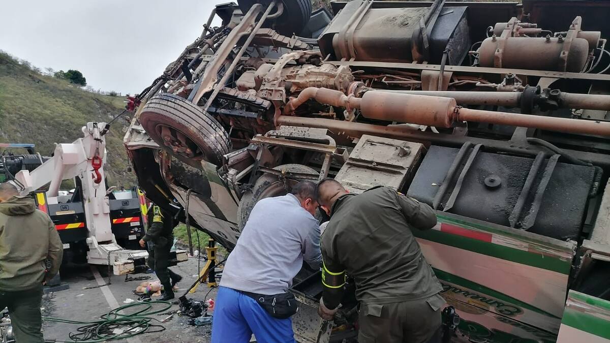 ¿Qué dice la empresa a la que pertenece el bus accidentado en la vía Panamericana?