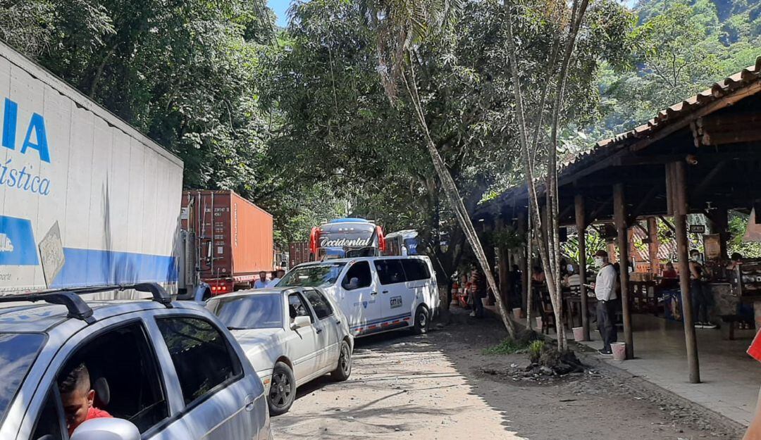 Lugar de espera en el pare y siga vía Manizales - Medellín