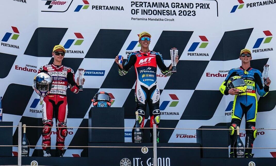 David Alonso en el podio del GP de Indonesia 2023 | Foto: Red Bull Colombia (Instagram)