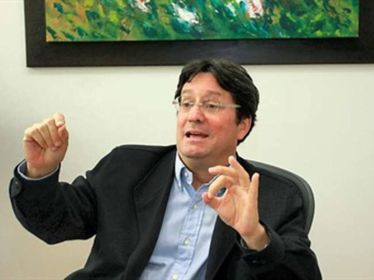 Si soy presidente acabo el proceso de paz: Francisco Santos