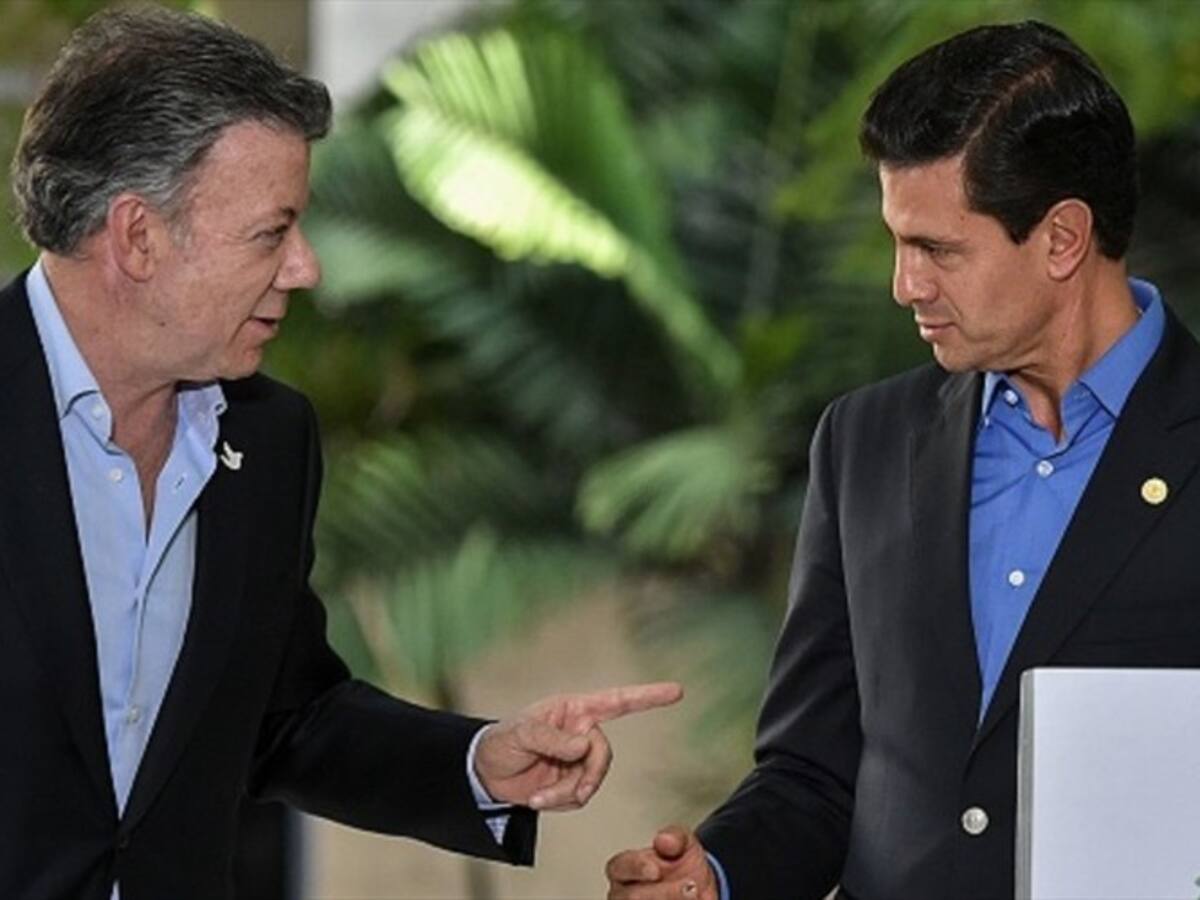 Santos ofrece ayuda a Peña Nieto por el terremoto