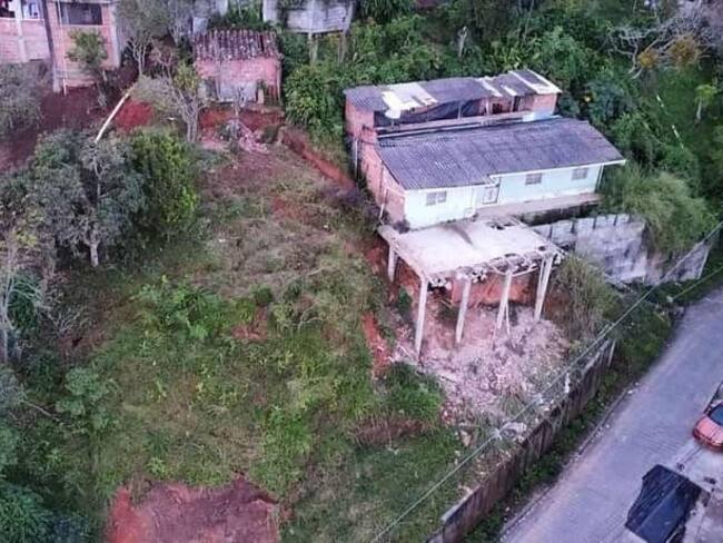 Las viviendas fueron evacuadas por prevención, debido a que el derrumbe se mantiene activo. Foto: Dagran.