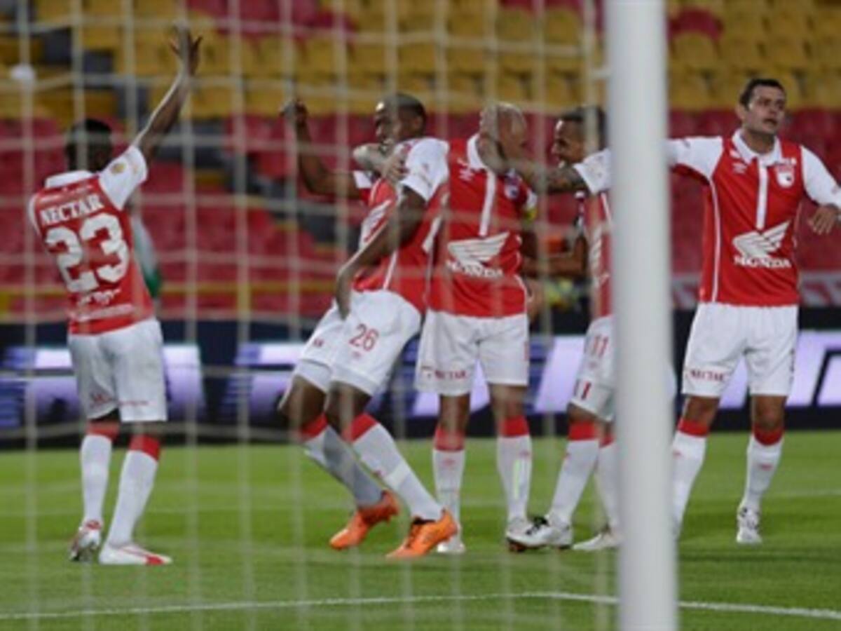 Santa Fe le dio la bienvenida a Lunari con cuatro goles