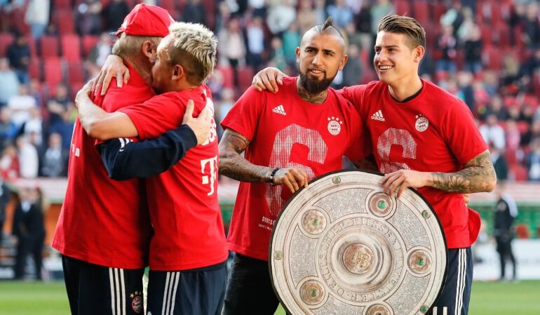 Arturo Vidal y James Rodríguez