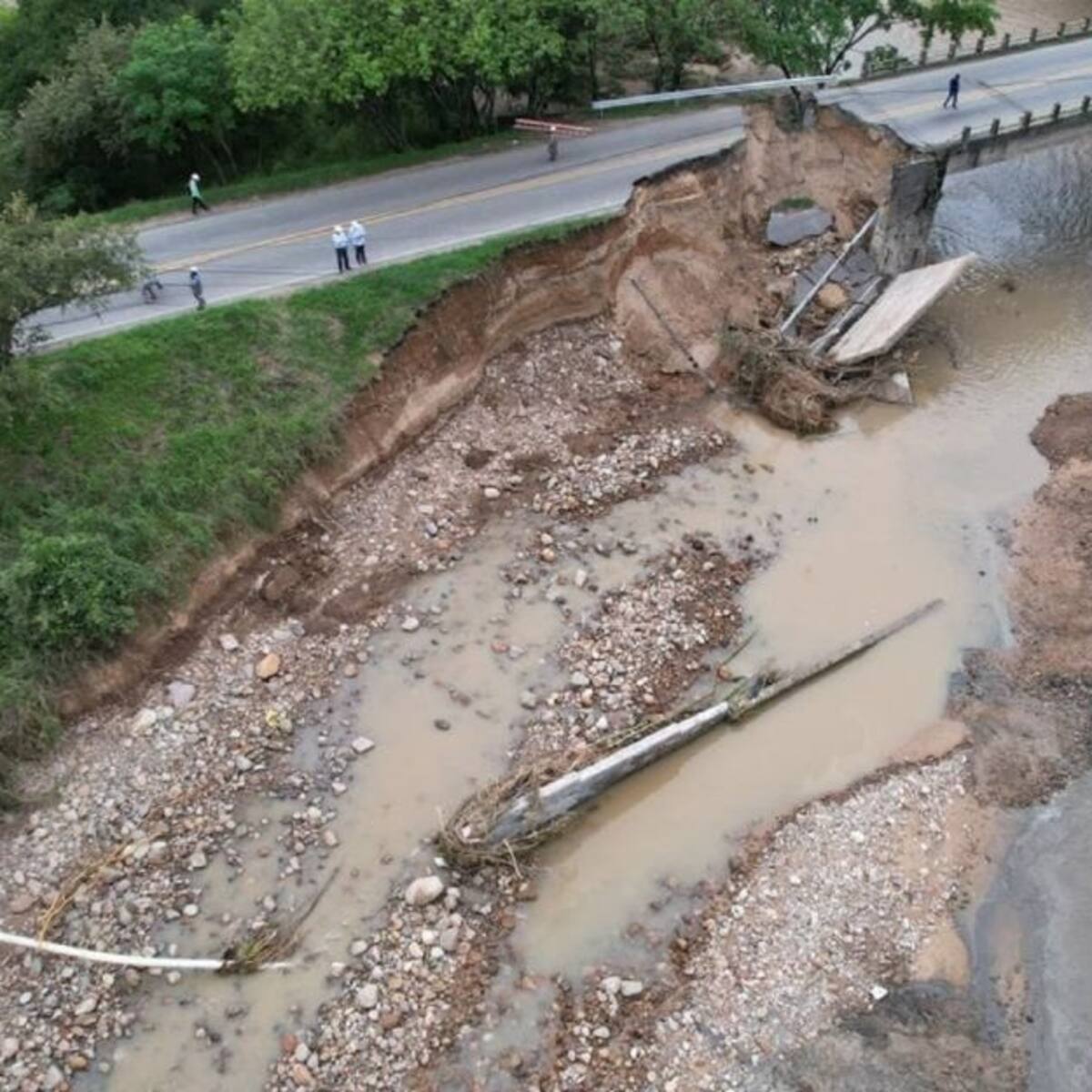 Construirán vía temporal para mejorar movilidad hacia el sur del país
