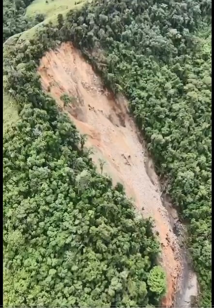 Quebrada represada por un derrumbe de tierra en el corregimiento de La Granja en Ituango- foto cortesía