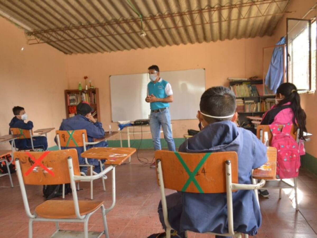 Santander inicia este lunes la alternancia en 13 municipios