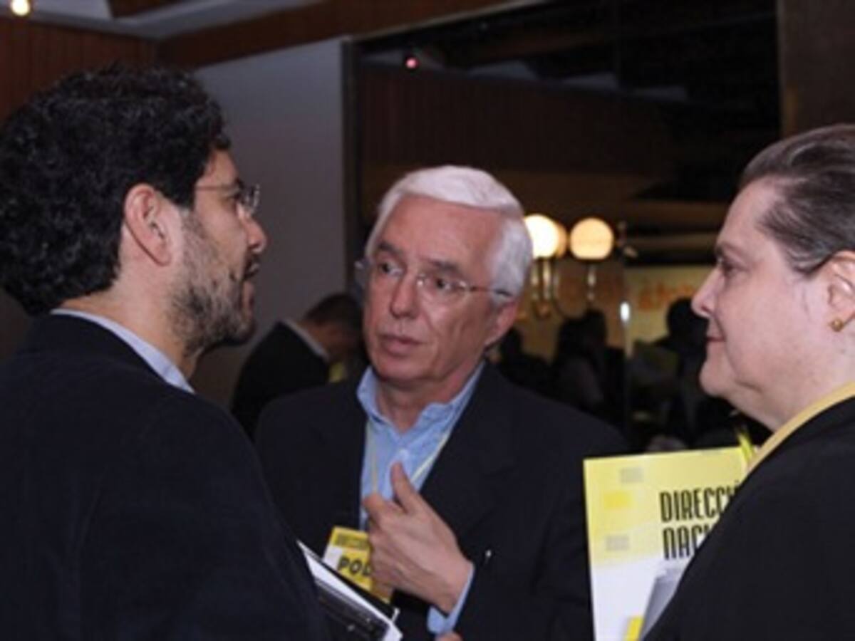 Polo presenta listas y dice no a alianzas con “santismo agazapado”