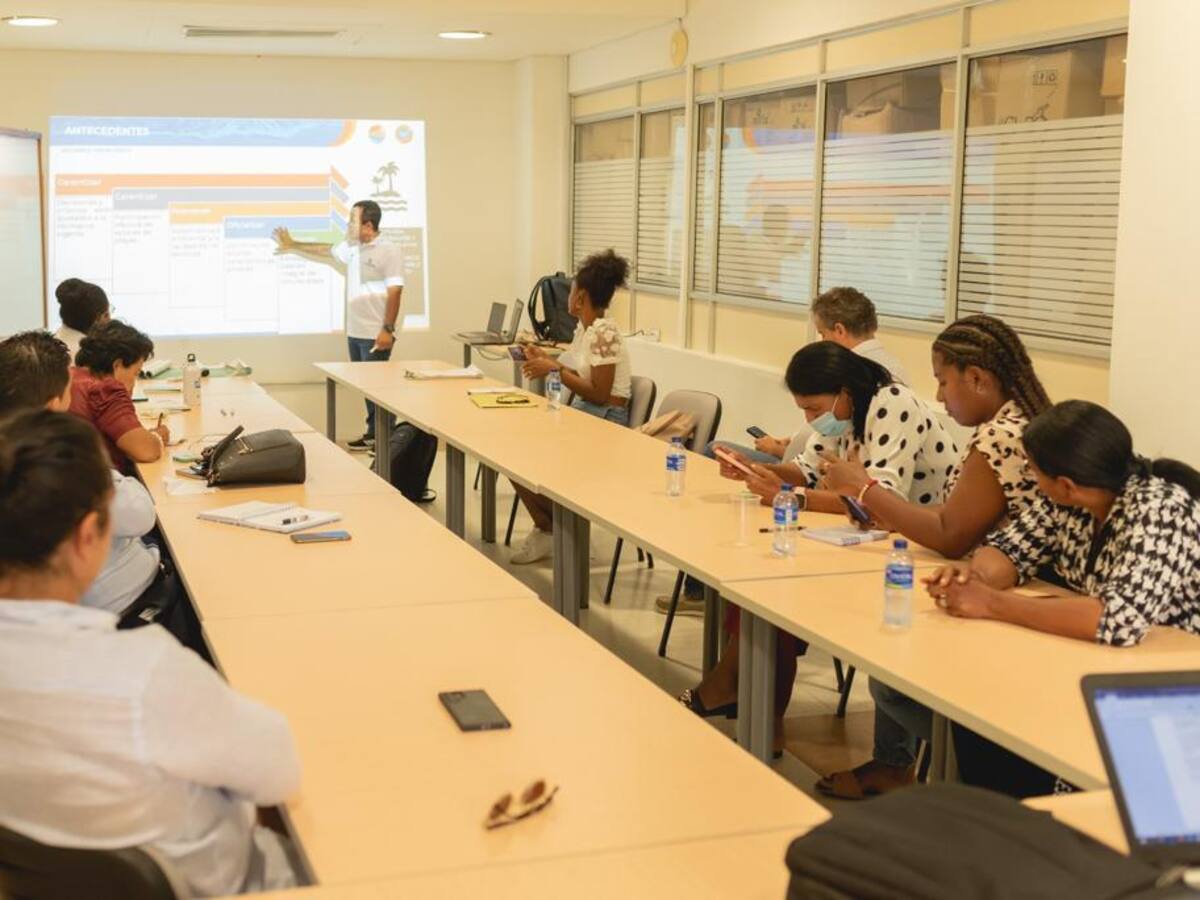 Continúan mesas para la elaboración del plan de ordenamiento de playas en Cartagena