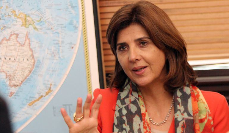 María Ángela Holguín.