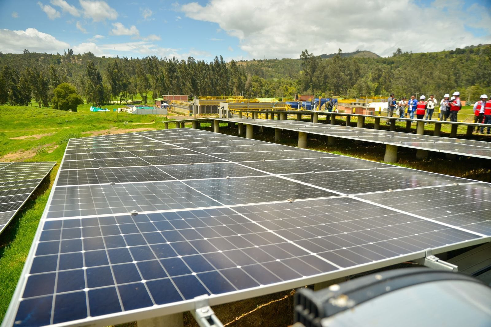 Con una inversión de 2.000 millones de pesos, Veolia inauguró en Tunja una planta solar que abastecerá hasta el 22 % de la energía de la PTAR