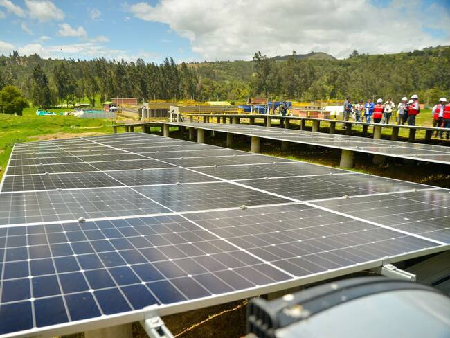 Con una inversión de 2.000 millones de pesos, Veolia inauguró en Tunja una planta solar que abastecerá hasta el 22 % de la energía de la PTAR