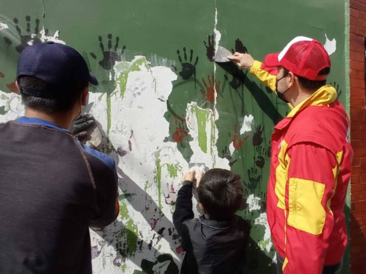 Embelleciendo los salones comunales en los barrios de Bogotá