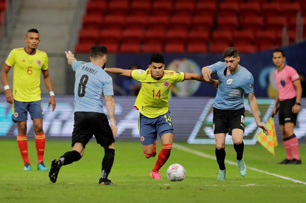 Duelo entre Colombia y Uruguay / EFE