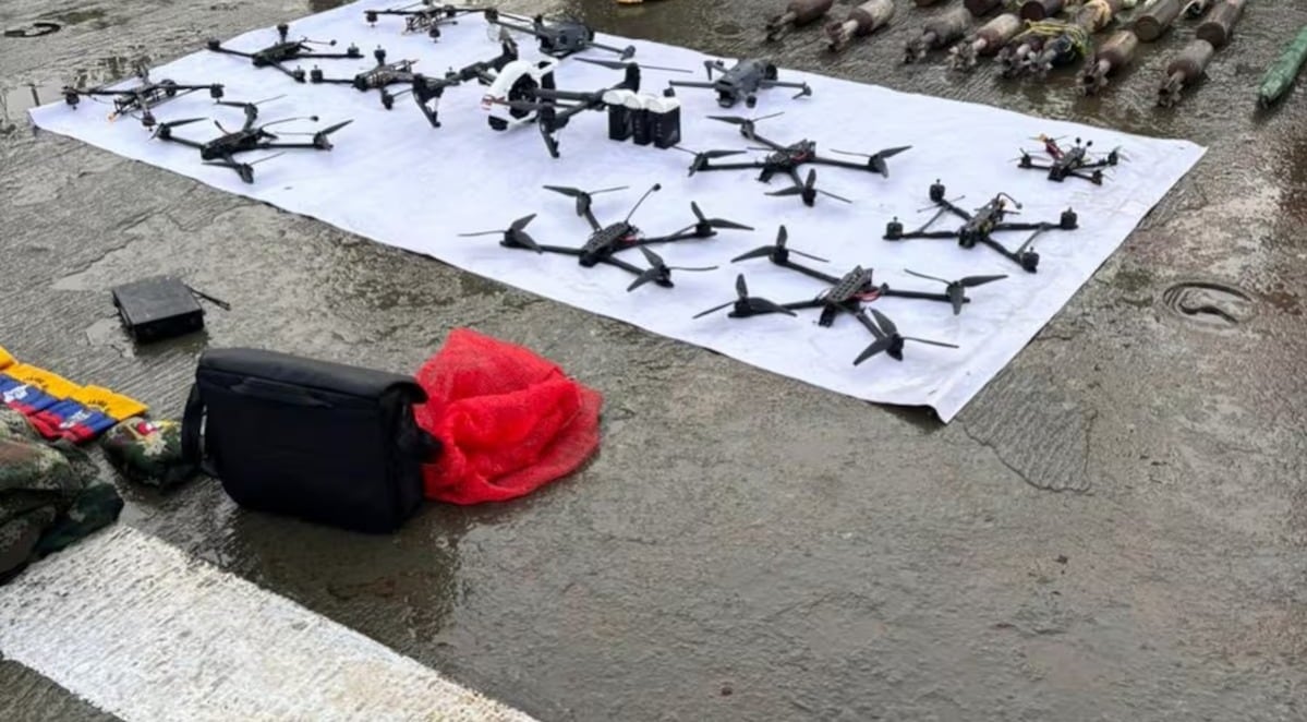 Incautan drones, explosivos y material de guerra de Disidencias Farc en López de Micay