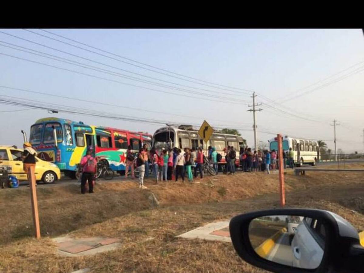 Educadores y campesinos protestan en el Atlántico