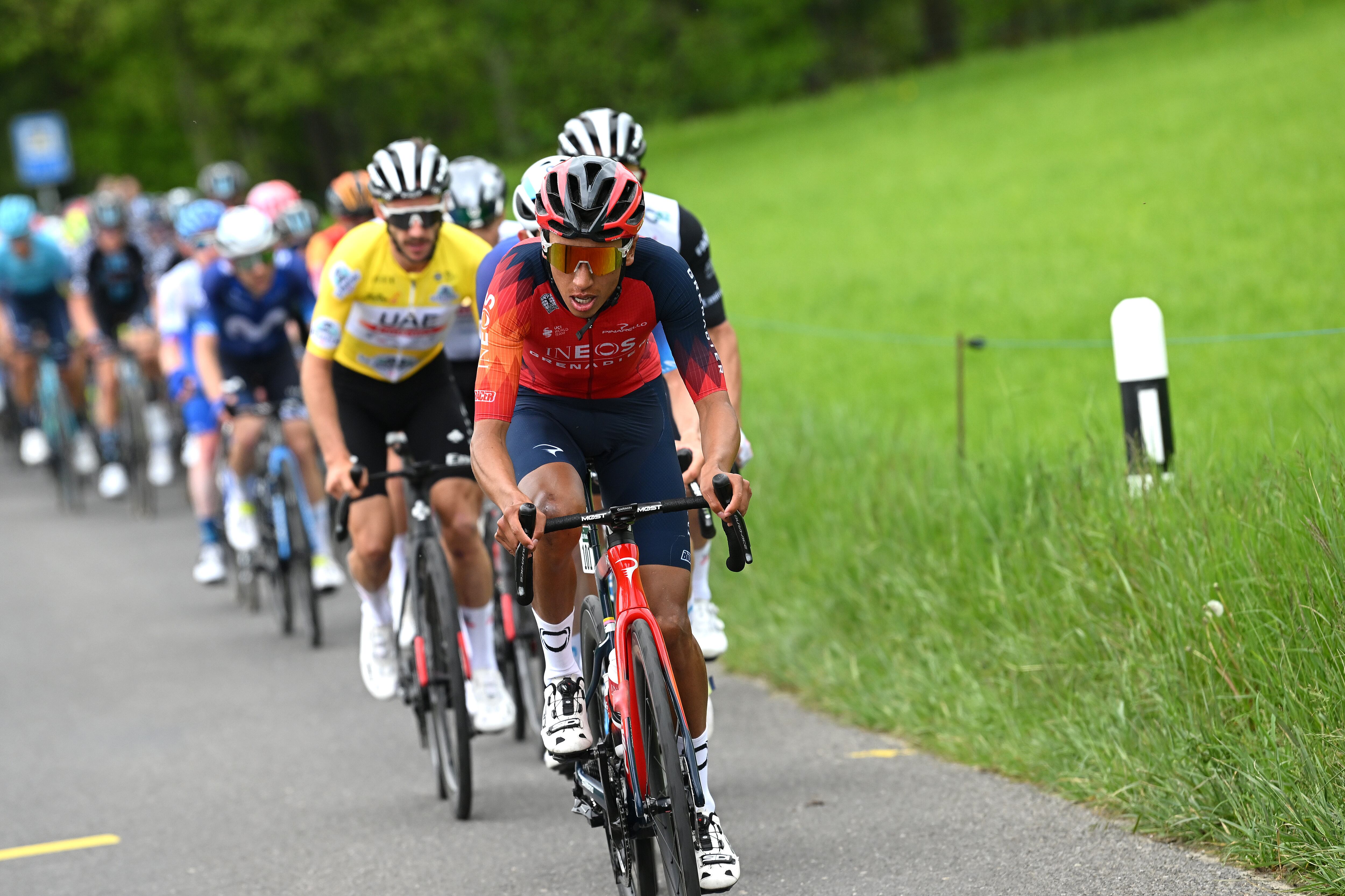Egan Bernal se mantiene el Top 10 de la carrera. (Photo by Dario Belingheri/Getty Images)