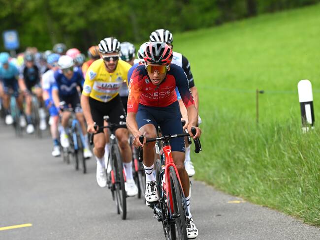 Egan Bernal se mantiene el Top 10 de la carrera. (Photo by Dario Belingheri/Getty Images)
