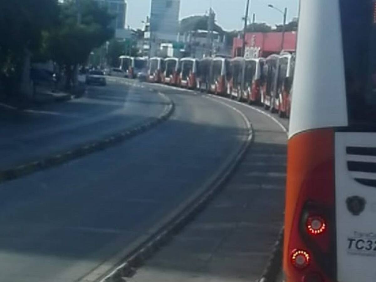 Motociclista resultó herido tras ser golpeado por un Transcaribe