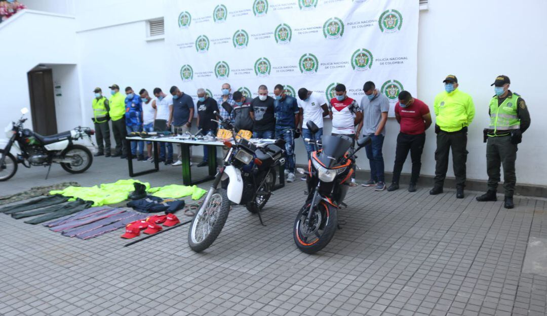 Esta banda utilizaba uniformes y elementos de la Policía Nacional, para cometer hurtos