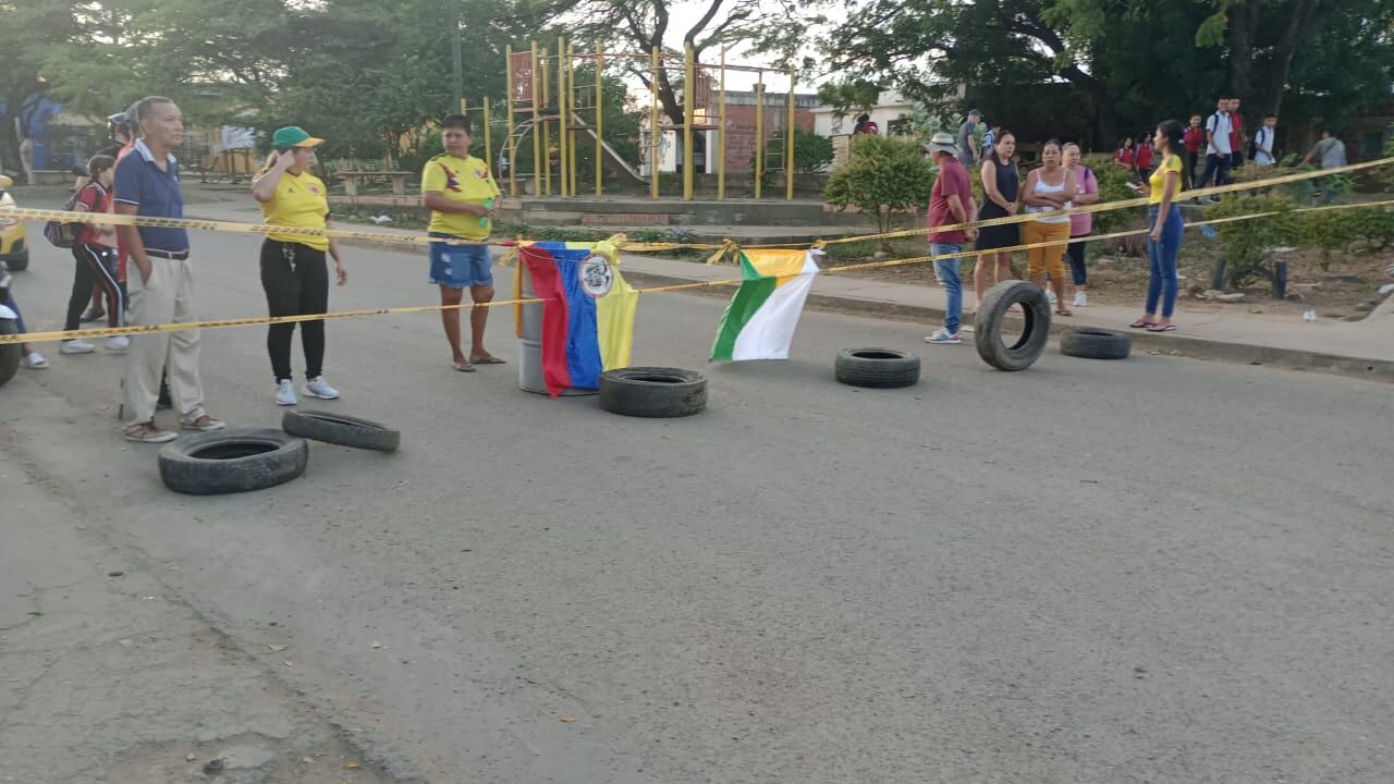 Comunidad en El Minuto de Dios bloquea las vías por falta de atención en infraestructura