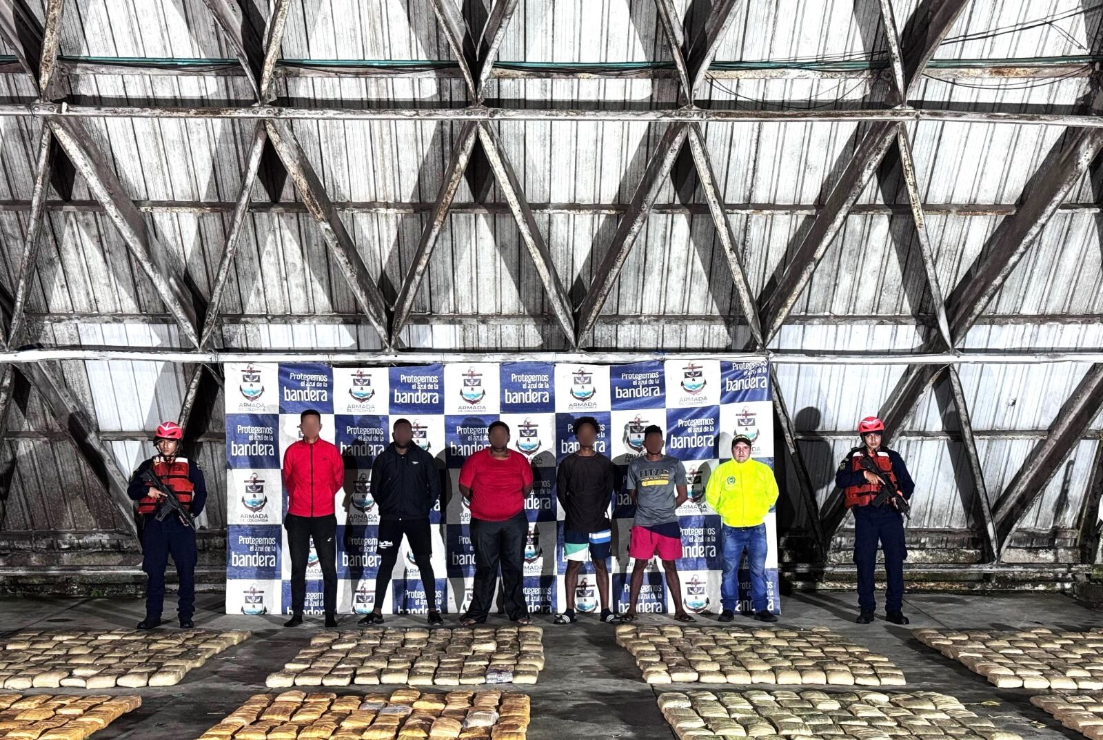 En la operación fueron capturados tres ciudadanos nicaragüenses y dos colombianos.