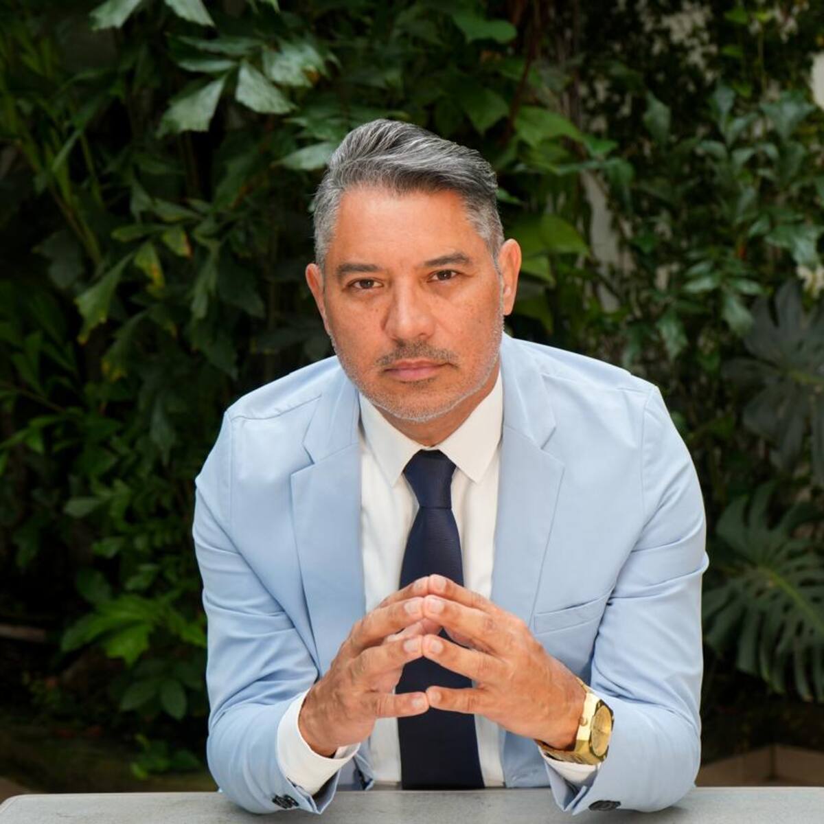 El cirujano colombiano John Edwin García revoluciona la cirugía plástica sin cicatrices