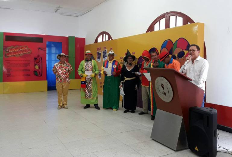 Directores de los grupos de letanías del Carnaval de Barranquilla, durante el lanzamiento de la exposición "Letanías: versos de la cultura carnavalera".