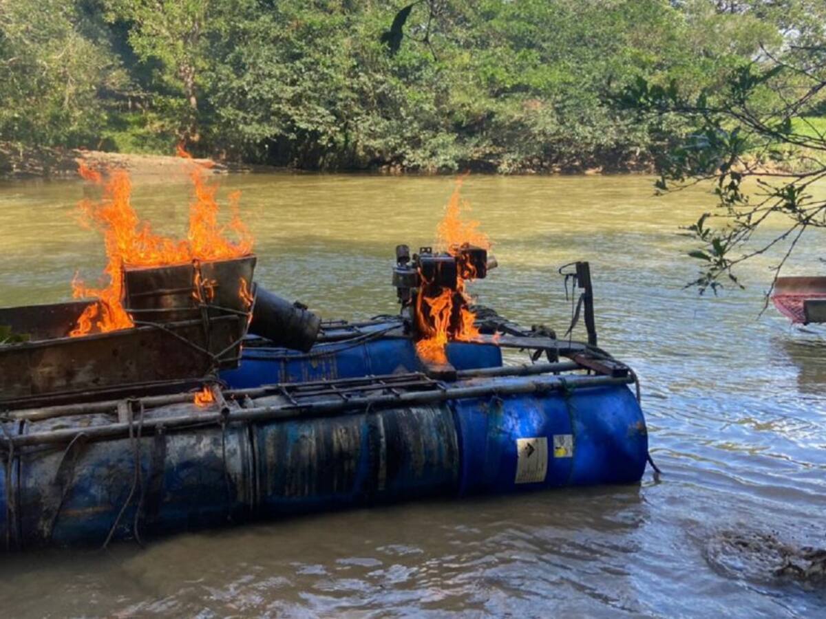La policía destruyó maquinaria de minería avaluada en más de $500 millones
