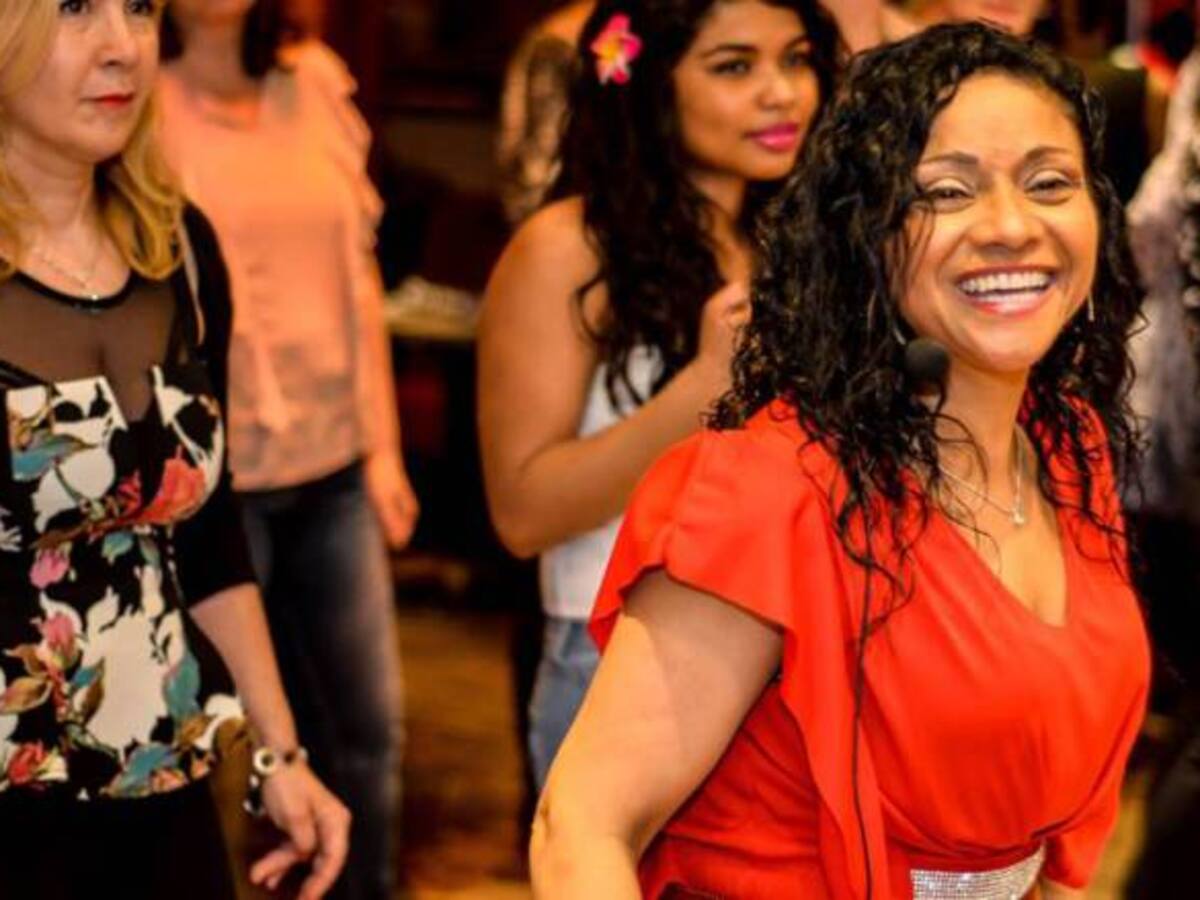 Primera academia de salsa caleña en París
