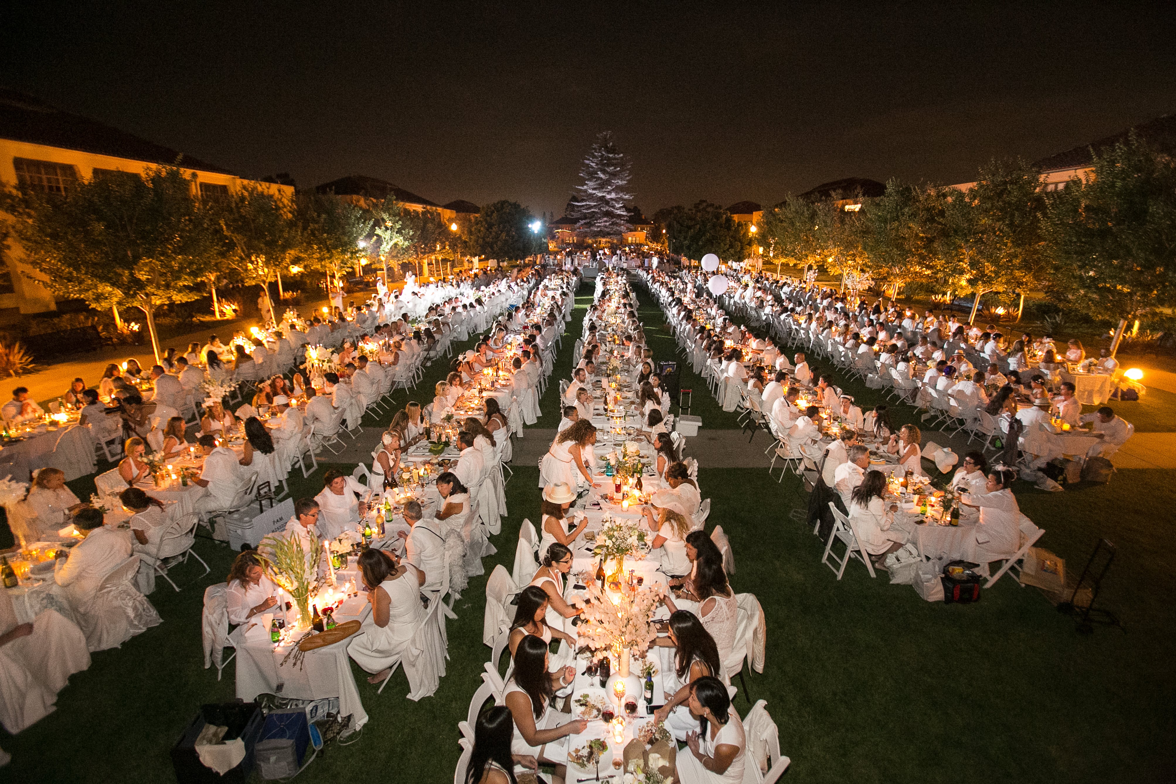 Diner en Blanc Cartagena llevará la solidaridad a la mesa en su edición 2026