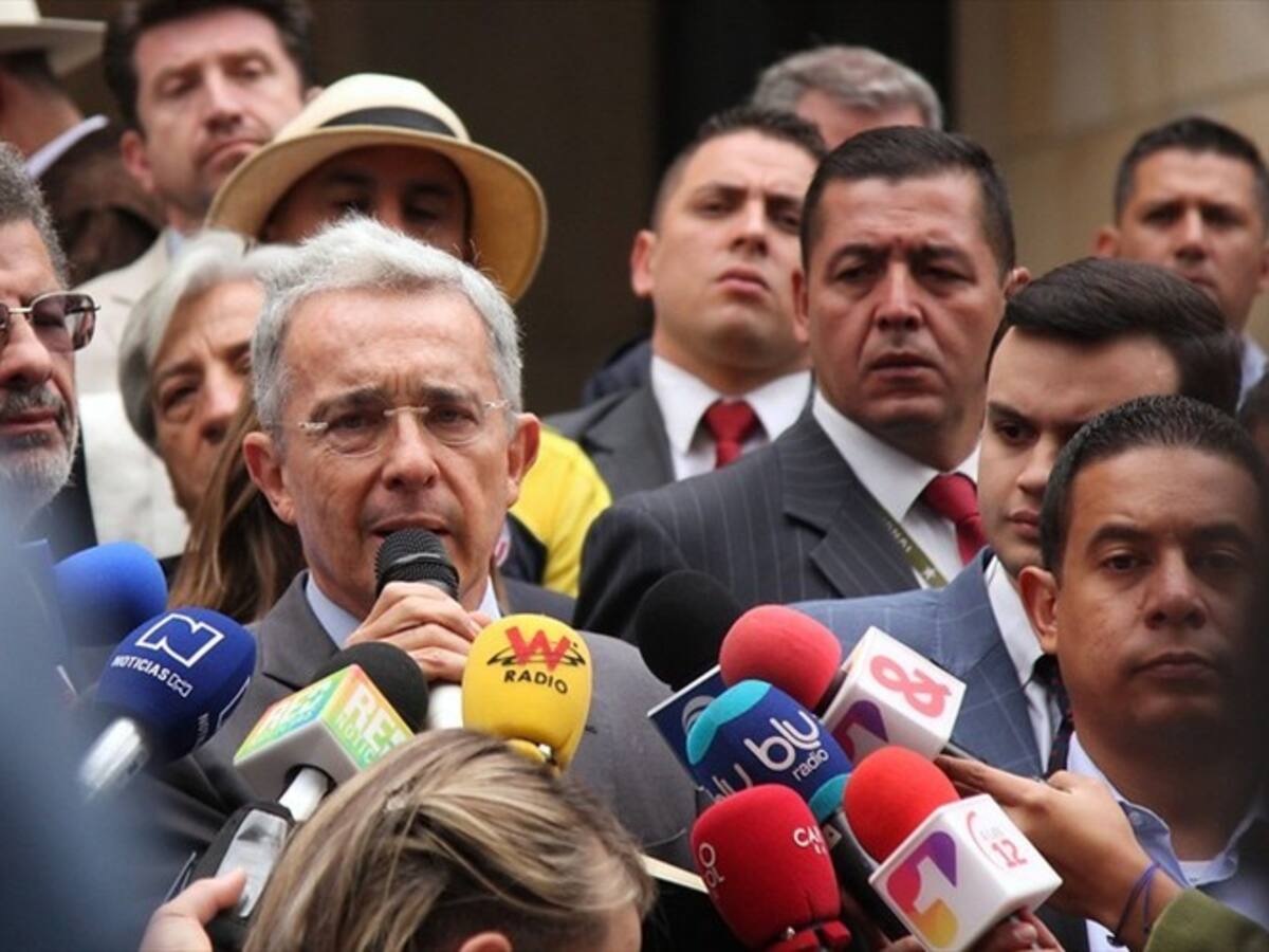 Penalistas opinan sobre quién debe juzgar a Álvaro Uribe tras su renuncia al Senado