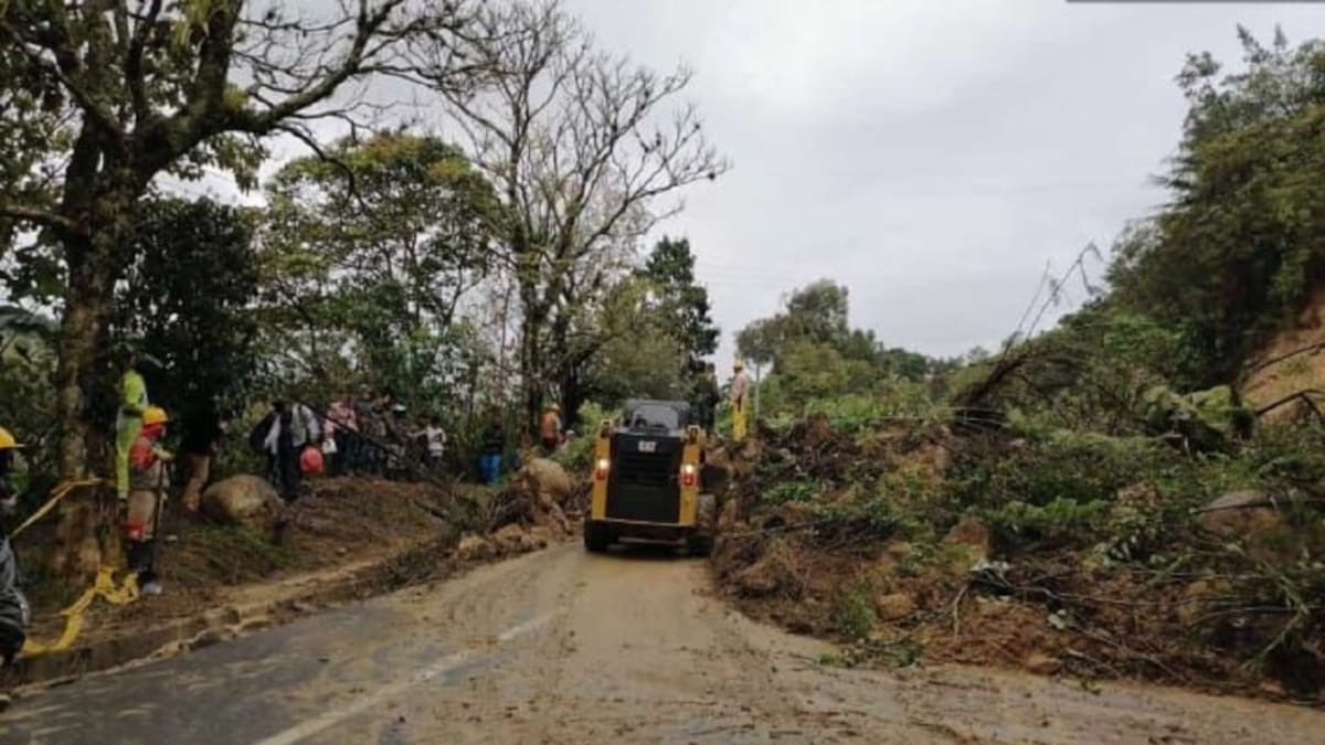 Caos en la vía Panamericana tras deslizamientos entre Popayán y Cali