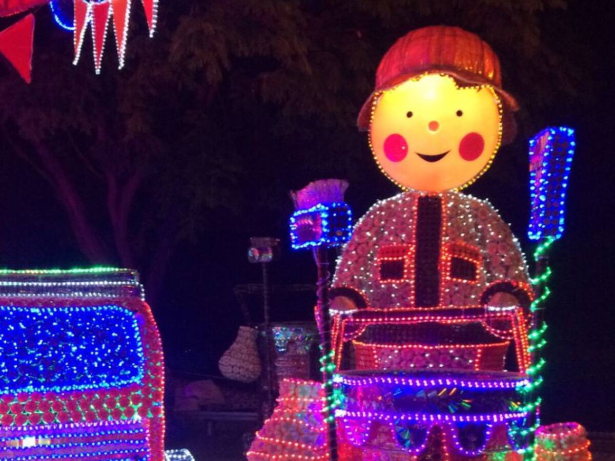 Encienden Alumbrados Navideños de Medellín