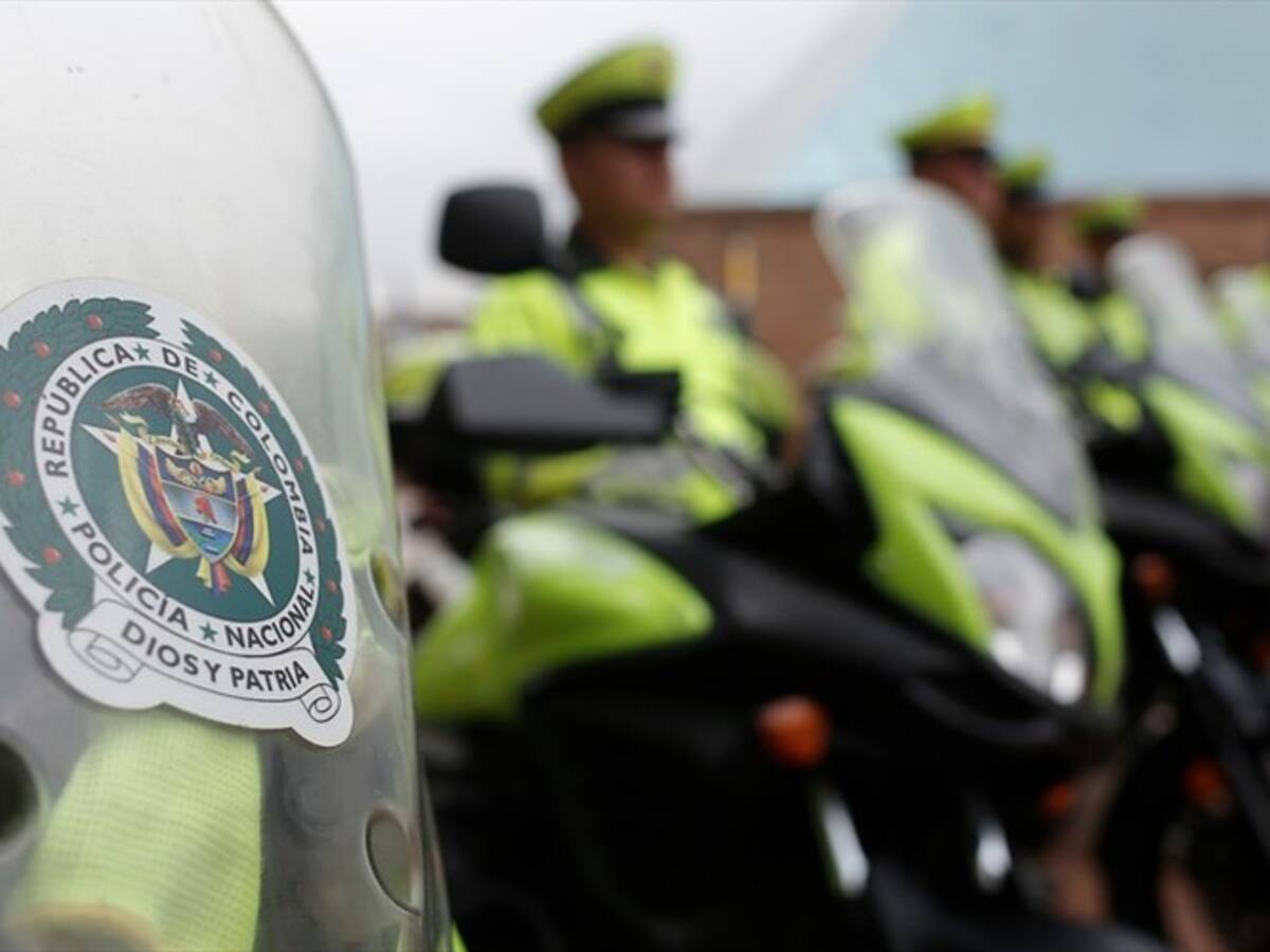 Motociclista infractor agrede a una agente de tránsito en Cali