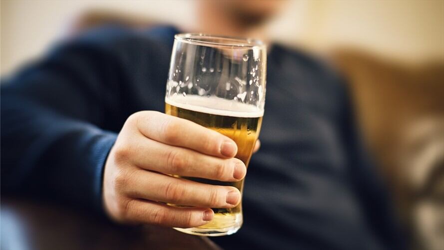 La reducción del consumo de cerveza se debe a la aplicación del Código de Policía, según la Secretaría de Hacienda del Atlántico. Foto: Getty Images