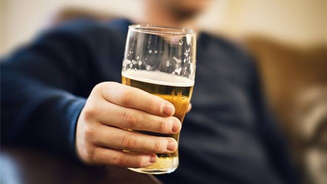 La reducción del consumo de cerveza se debe a la aplicación del Código de Policía, según la Secretaría de Hacienda del Atlántico. Foto: Getty Images