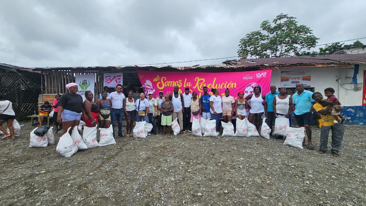 La SAE entregó ocho toneladas de alimentos a víctimas de la ola invernal en Chocó. Foto: @activosSAE