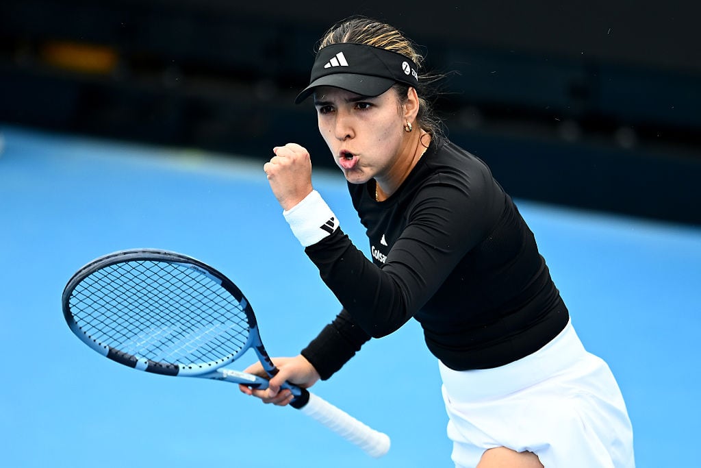 Camila Osorio durante su encuentro ante Emma Raducanu en el WTA 250 de Hobart 2026. FOTO: Steve Bell/Getty Images