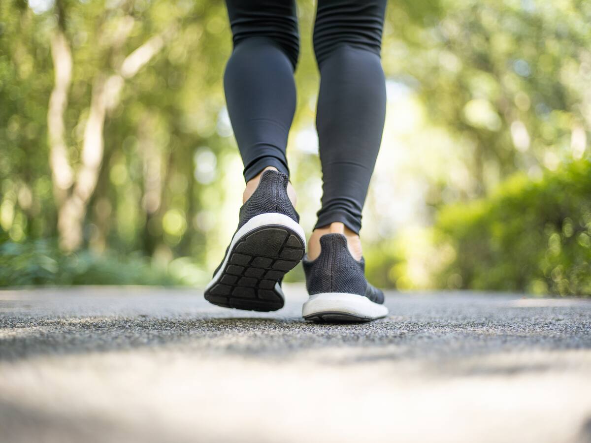 Actividad física a primera hora del día influye en control de peso y salud, según estudio