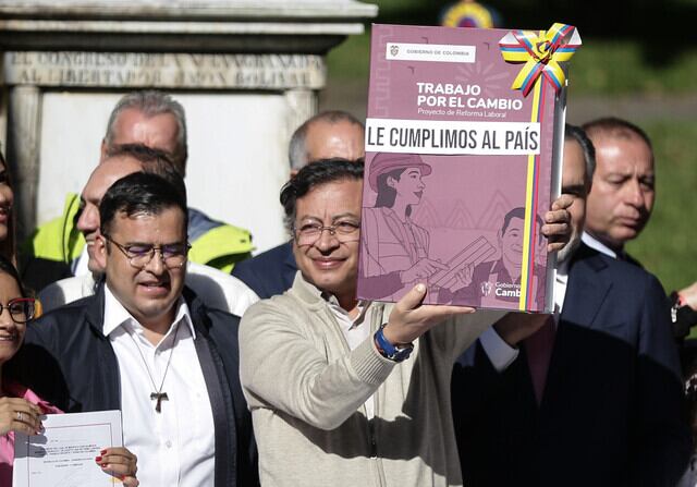 Gustavo Petro y reforma laboral. Foto:  (Colprensa-Catalina Olaya)