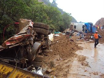 Alud en la vía Huila - Caquetá / Colprensa