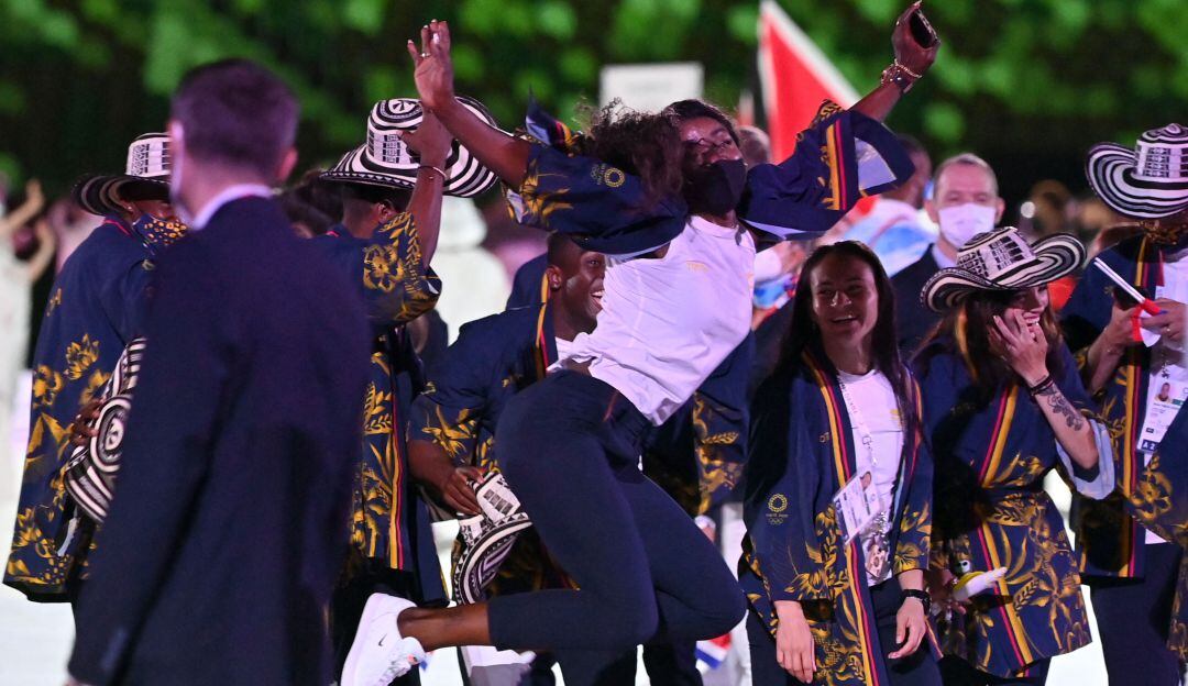 Caterine Ibargüen festeja eufórica en la ceremonia de los Juegos Olímpicos.