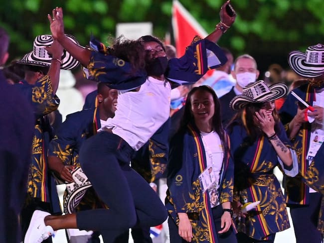 Caterine Ibargüen festeja eufórica en la ceremonia de los Juegos Olímpicos.