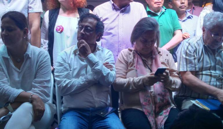 Clara López y Gustavo Petro compartiendo tarima en Ibagué
