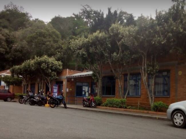 Sembrando árboles, comunidad evitó instalación de antena