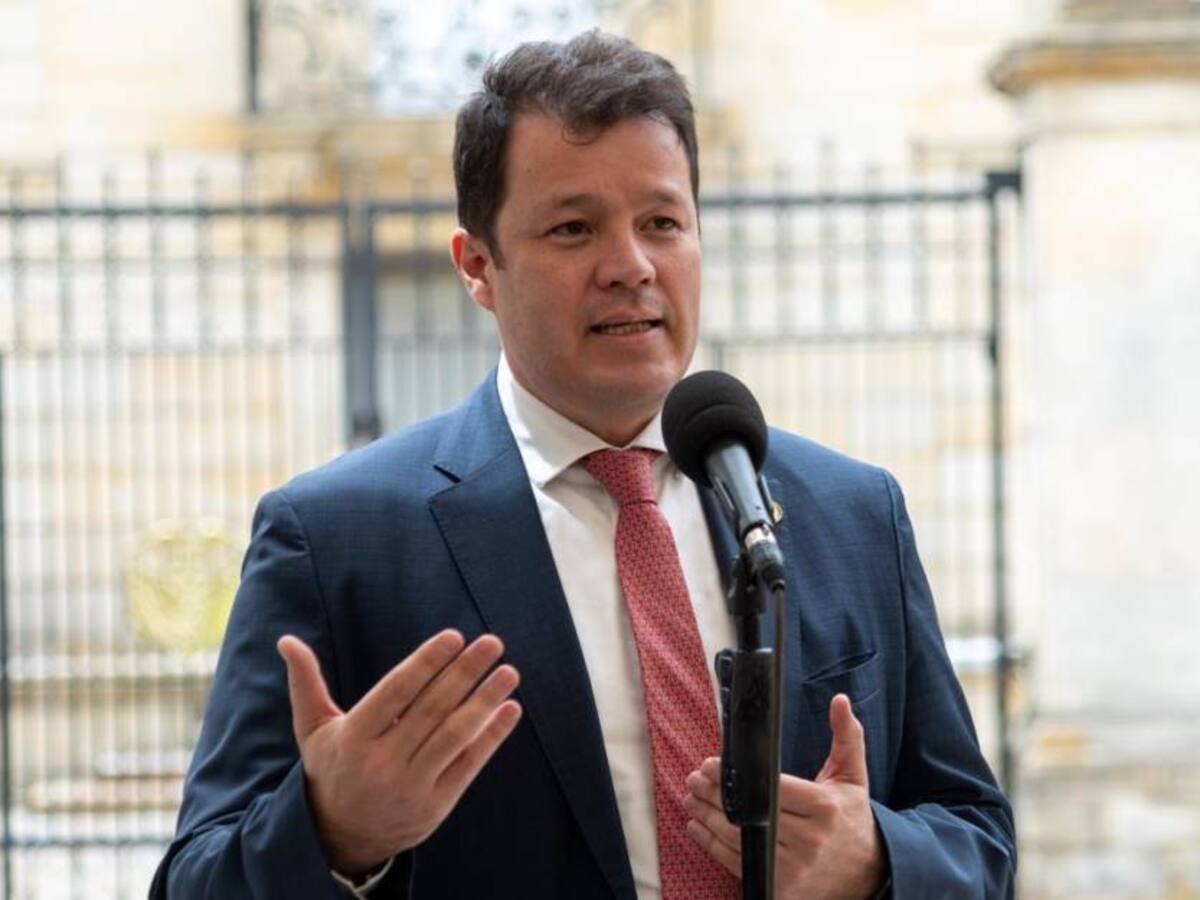 Empleados públicos tendrán una día libre si se vacunan contra COVID en diciembre