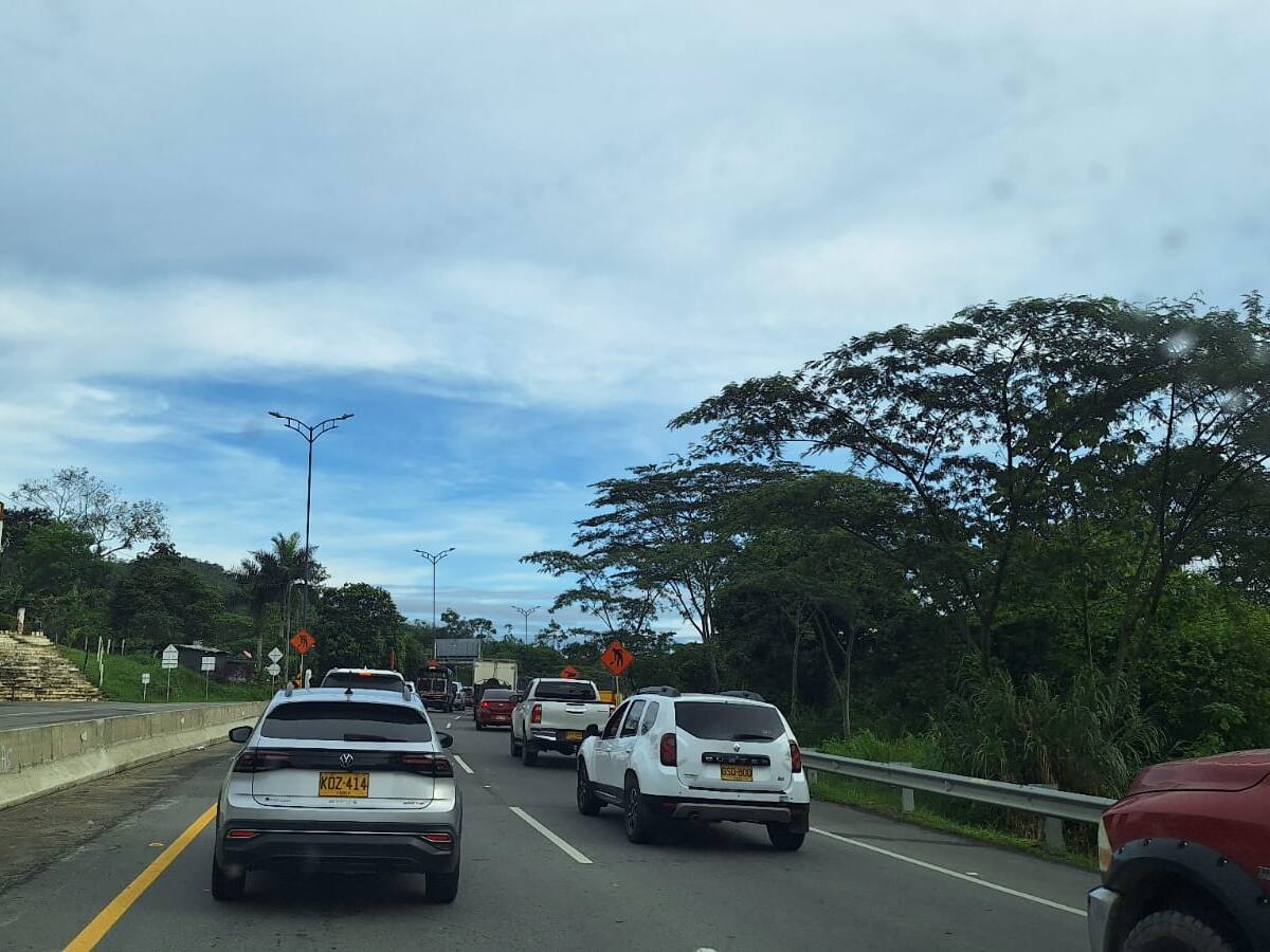 Restablecen paso a un carril en la vía Bucaramanga - Barrancabermeja